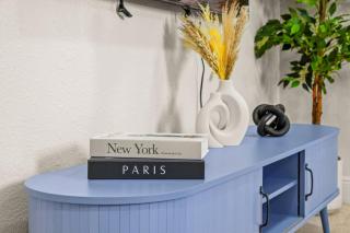 Remodeled 2BR Apartment w/ Garden Deck - 4