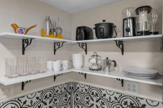 Remodeled 2BR Apartment w/ Garden Deck - 1