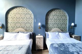Hollyhock Suite 506 - 8