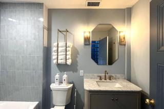 Hollyhock Suite 506 - 7
