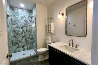 Hollyhock Suite 507 - 6