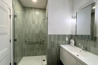 Hollyhock Suite 507 - 1