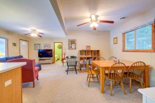 Cozy Cottage with Sunroom - Walk to Higgins Lake! - 5