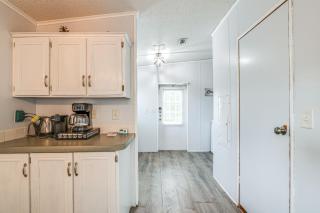 5 Mi to Homosassa Springs Park Home with Yard! - 1