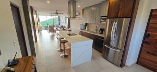 Stunning Condo with Panoramic Ocean & city views - 9