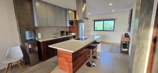 Stunning Condo with Panoramic Ocean & city views - 6