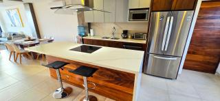 Stunning Condo with Panoramic Ocean & city views - 7