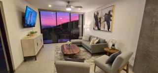 Stunning Condo with Panoramic Ocean & city views - 3