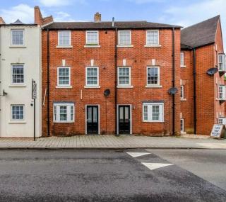 2 bed Town Apartment - 4