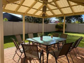 Canning Vale Charming Home - 5