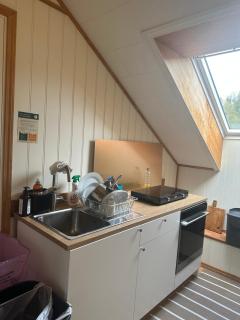 Comfortable room - Double bed - Private bathroom - Free parking - Shared kitchen - Bus stop and store 2 min walk - 3