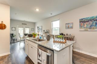 7 Mi to Dtwn Augusta! Modern Family Home - 4