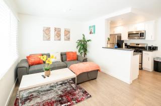 Stylish 1 Bedroom Apartment in Hollywood Near Downtown LA Free Gated Parking Full Kitchen - 4