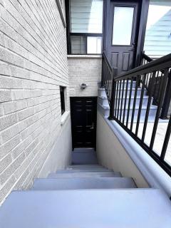 Modern Suite in Etobicoke - Near Airport & Downtown! - 8