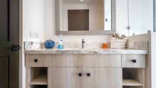 Stunning 2BR Condo - 5 Min to Beach - 9