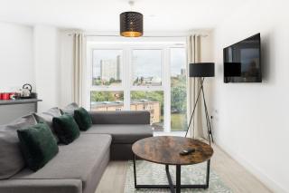 Top Floor 2-Bedroom Central Apartment with Secure Parking New Build - 0