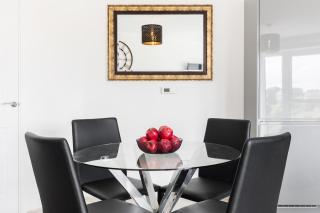 Top Floor 2-Bedroom Central Apartment with Secure Parking New Build - 5