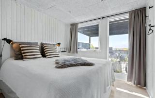 Deligt Feriehus Med Havudsigt - 2