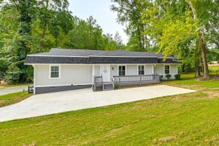 Private Deck & Yard: Home 3 Mi to Dtwn Sanford! - 9