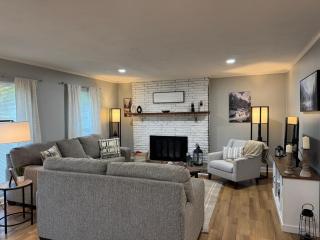 3BR Vacation Home Near UT & Downtown - 0