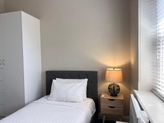 Cheerful 3-bedroom home with free parking on site - 3