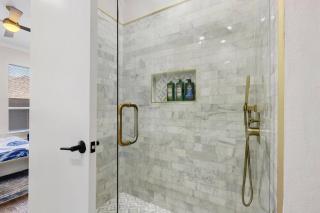 Luxury Oak Lawn Home | Game Room, Parking, Balcony - 1