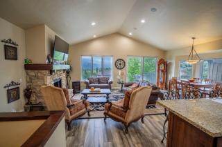 Spacious Eden Getaway w Hot Tub - 0