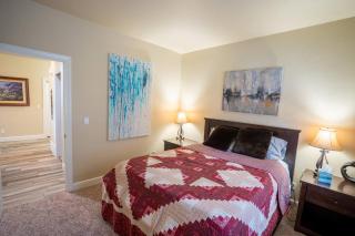 Spacious Eden Getaway w Hot Tub - 3