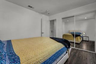 Spacious chic 1-Bedroom in Koreatown Hollywood area with Free Parking - 4