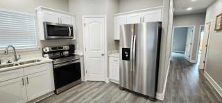 A Stylish Newly Modern Duplex Near Downtown Pensacola - 6