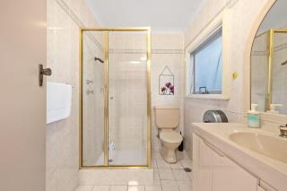 Affordable No-Frills Queen Ensuite Room in Pymble - 1