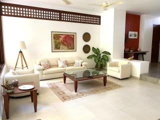 Exclusive Villa with private pool, Jungle and Golf views - 8 Min Walk to the Beach - 7