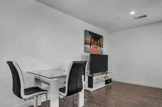 Large Modern 1-Bedroom With Dining Area In Central Location Close To Downtown LA - 1