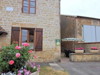 Gîte familial avec cour et terrain clos au cœur de Ferrière-et-Lafolie, proche Mairie et autoroute A5. - FR-1-611-3 - 6