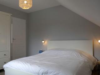 Gîte haut de gamme avec piscine privée, salle de jeux et équipements pour un séjour tout confort. - FR-1-611-48 - 4