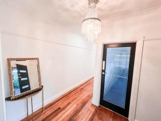 3 Bedrooms By The Lake, Top Location - 2