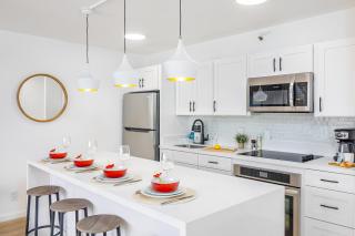 5 min Beach Walk, Upscale with Parking, No Resort Fee - 6