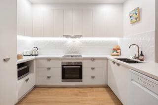 Deluxe Noosa home w pool walk to River and beach - 2