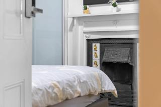 Elegant Double Room Lidcombe - Close to Transport & Shops - Shared Bathroom - 5