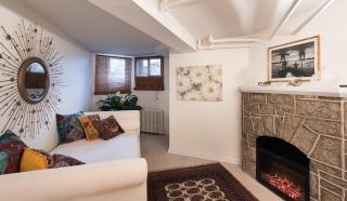 Chic English Basement - 5
