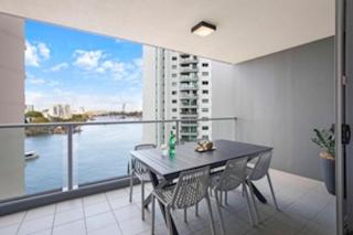 Brisbane City Luxe 3-Bd, Views, Pool, Car park - 2