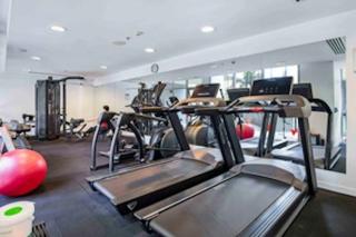 Holly's City Skyline-Views, Pool, Spa, CBD Central - 1