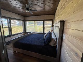 VanSquatch Lodge - 2