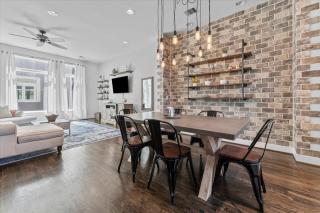 Cozy 4Bed Townhome in EaDo w Private Rooftop - 9