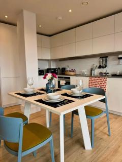 Modern 3 Bed Wembley Stadium View Apartment - 1