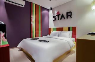Nine Star Hotel - 9