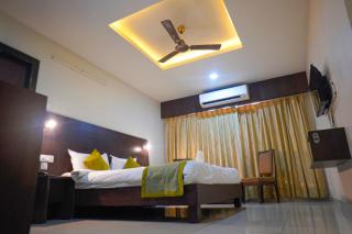 Hotel Green Park Elite - 1