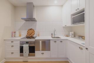 Modern Central City Retreat - Spacious 3BR and 2Bath 3-storey with Carpark - 9