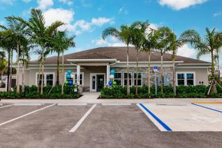 Community oasis with pool & gym access - 8