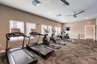 Community oasis with pool & gym access - 6